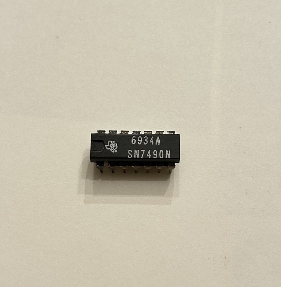 Texas Instruments SN7490N 14-pin IC NOS