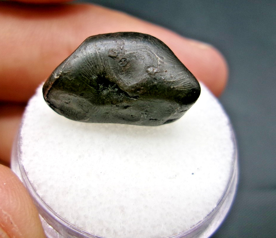 ORIENTED 7.21 gram - Sikhote Alin Meteorite Individual - 1947 fall in Russia