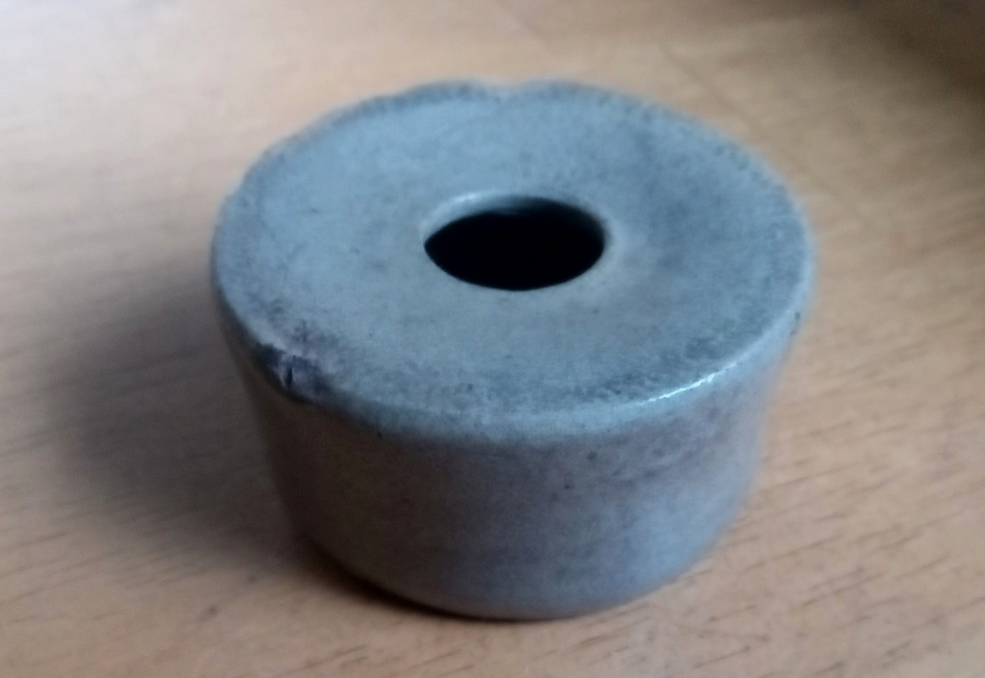 1770s ORIGINAL COLONIAL ERA SALT GLAZE STONEWARE INKWELL FROM NEW ENGLAND