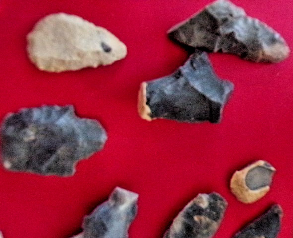 ARROWHEAD PIECES BROKEN / INCOMPLETE 20 PIECES