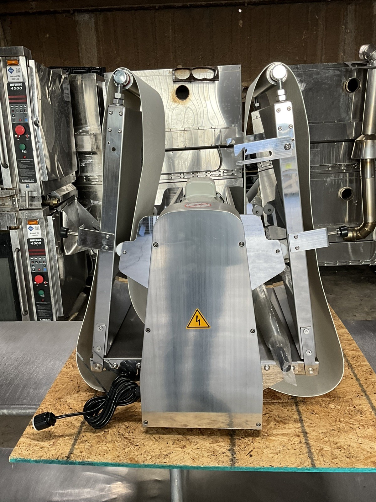 Omcan USA 42154 Countertop Reversible Dough Sheeter 20-1/2" Rollers BE-CN-2083