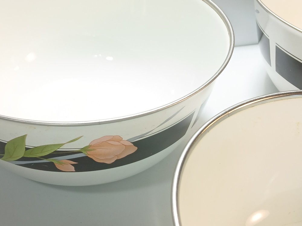 Vintage Enamelware Set Sanyo Cookware Set 3 Bowls + Lids Iris Pattern