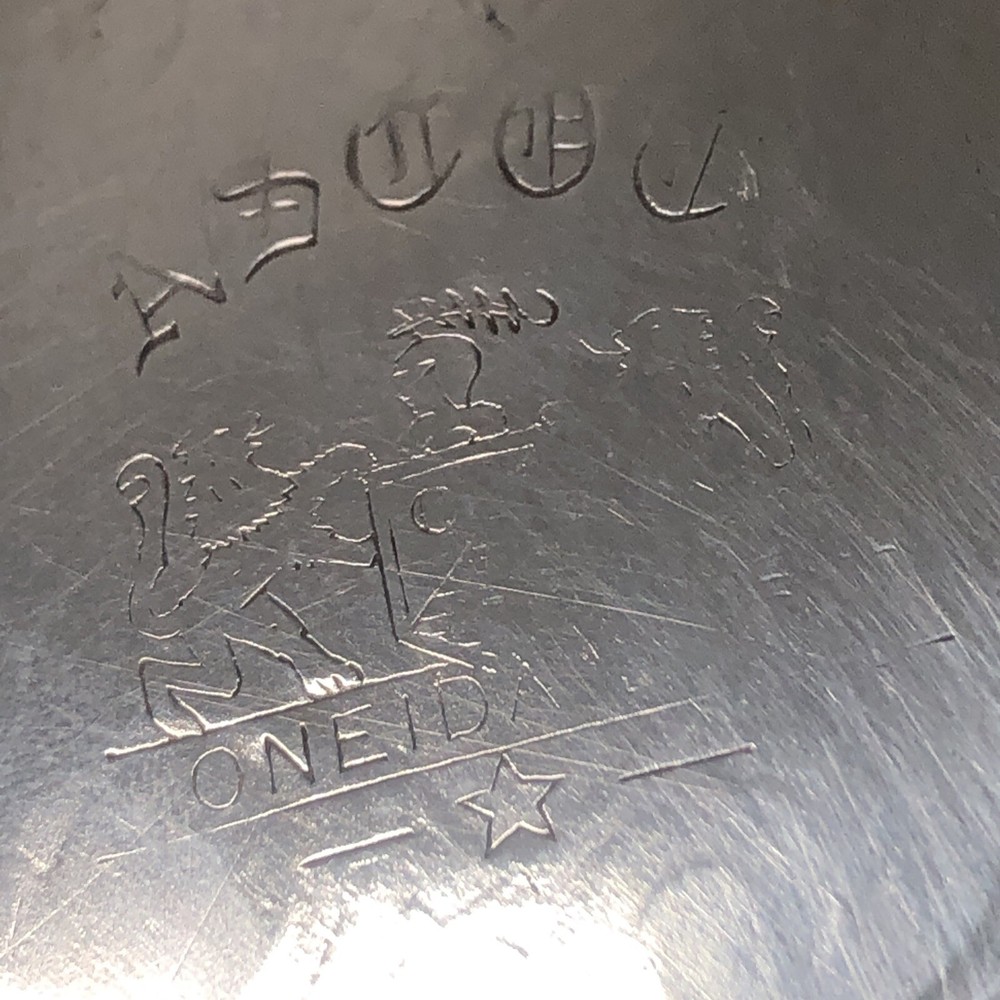 Oneida Silver Plated Round Footed Serving Plate D: 12 1/4”