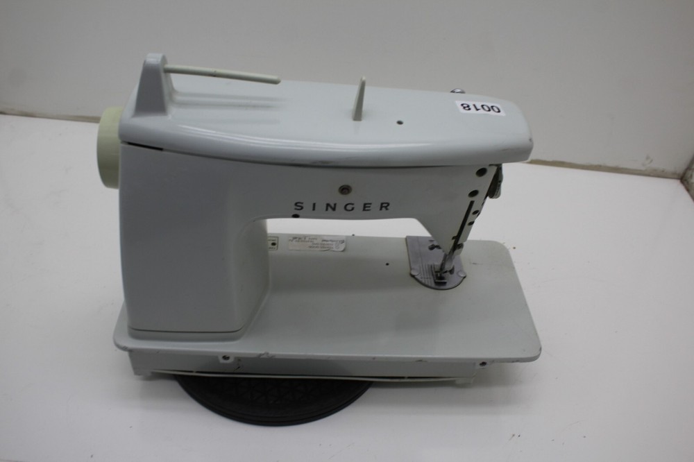 Vintage Singer Touch & Sew Special Zig-Zag Model 626 Sewing Machine - Untested