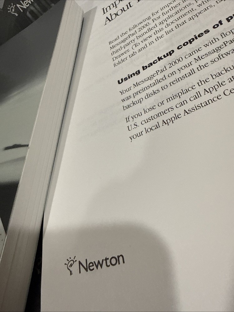 Newton/ Apple MessagePad 2000 Bundle