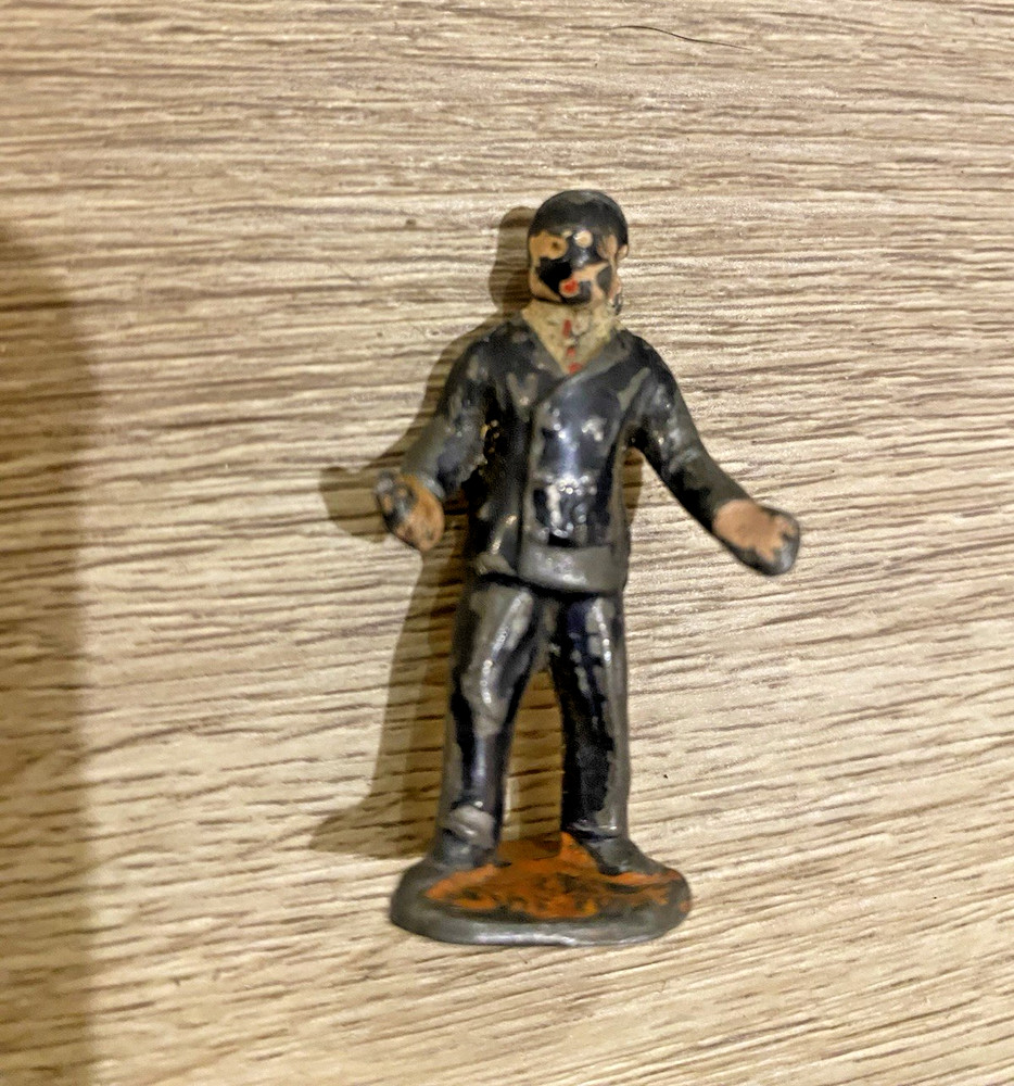 7 X Vintage Collectable Lead Figures