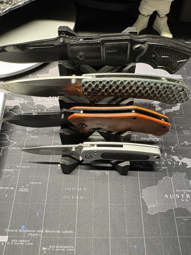 4 Knife Display Rack Stand Art