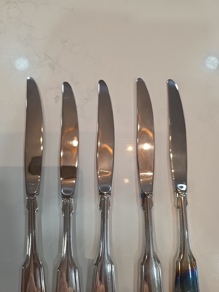 Oneida Classic Shell Set of 6 Dinner Knives Cube Silver Plate Flatware