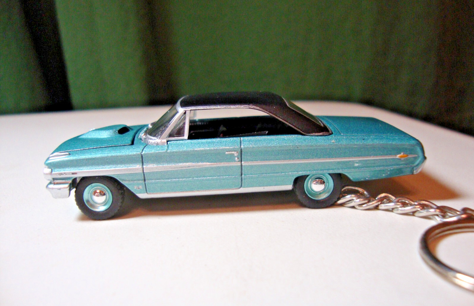 1964 FORD GALAXIE 500 XL New Keychainl GREEN Key ring Diecast Toy 1963 64 65