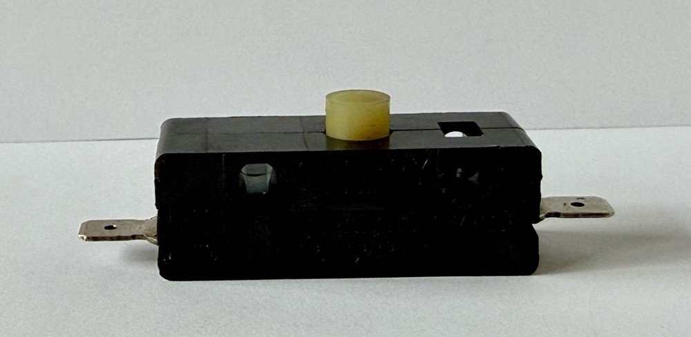 CHERRY E14 25A NORMALLY OPEN SNAP ACTION PUSHBUTTON SWITCH 125/250 VAC