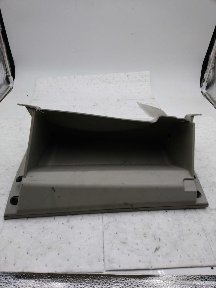 PACIFICA 2018 Glove Box 631097
