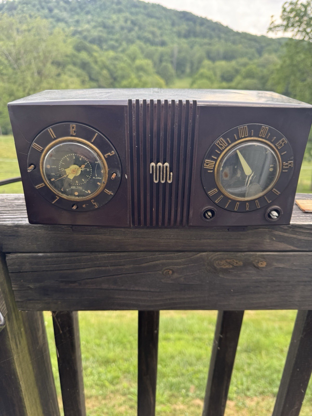 Vintage 1950 Motorola Model 51C Tube AM Clock Radio Works Brown Plastic