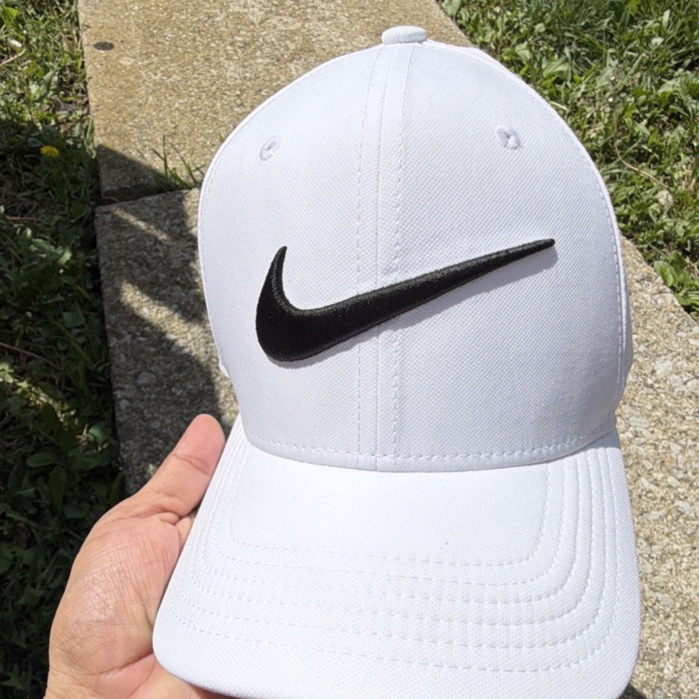 Nike Classic99 Dri-Fit White Black Golf Hat Adjustable Mesh Polyester Logo