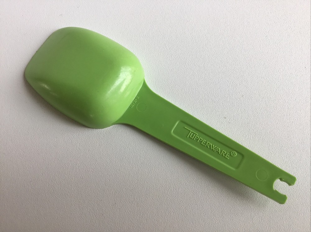 Tupperware Bright Green Nesting Measuring Spoon Replacement 1 TBS / 4 tsp NICE