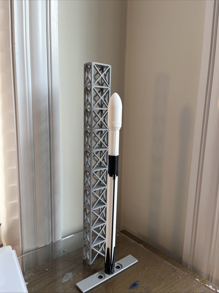 Space X Falcon 9 Model Rocket 1:200