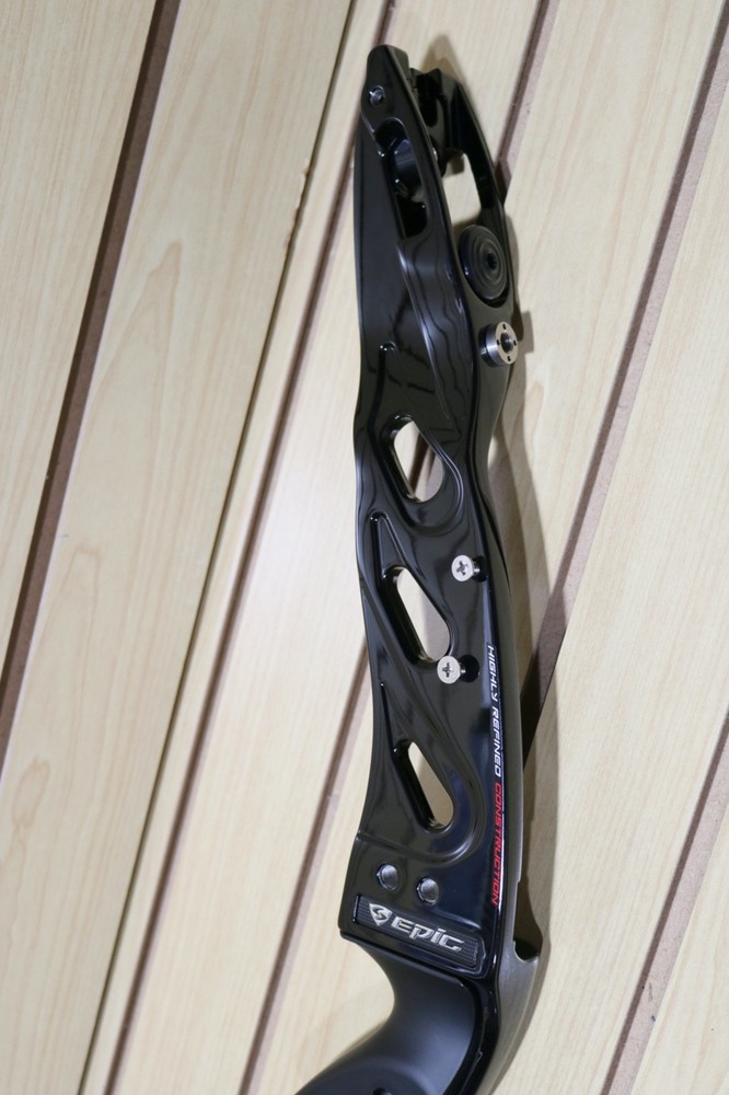 Epic Fusion EX Riser / Pinnacle Ascent Maple Core Bow / RH / BCY D97 String