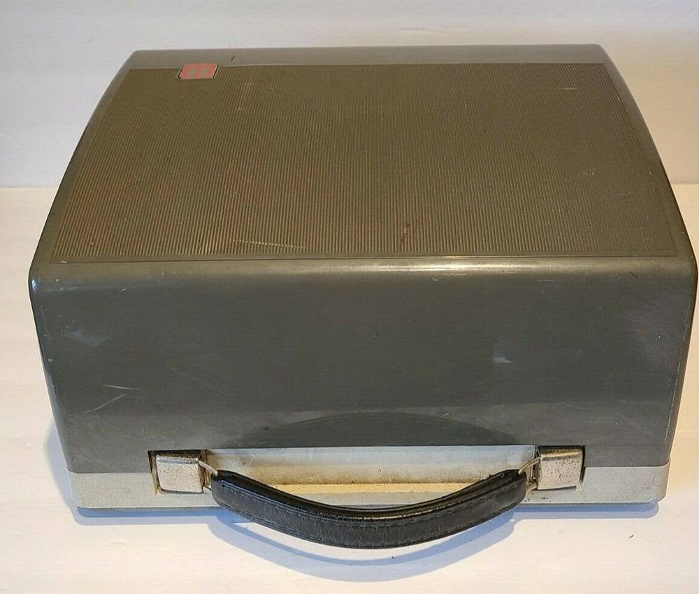 Vintage Honeywell Projector- Model 652- With Automatic Focus and Case (untested)