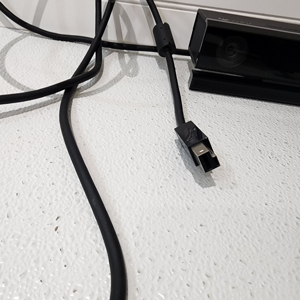 Microsoft Xbox One Kinect Sensor Camera - Black OEM Model 1520 + MOUNT And Cover