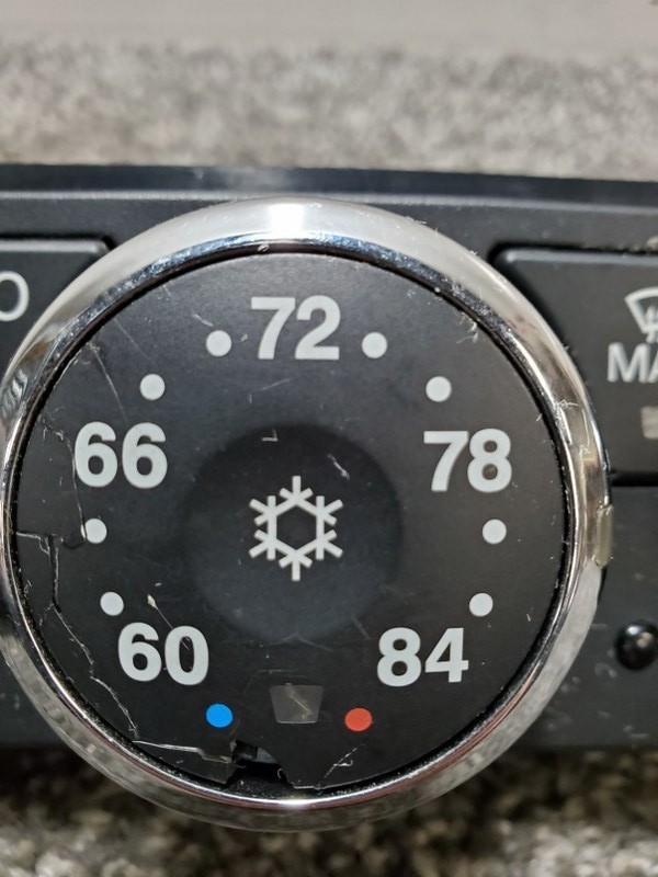 Paccar A/C Temperature Controls Q21-6032-2381 off a 2020 Pete - FREE SHIPPING