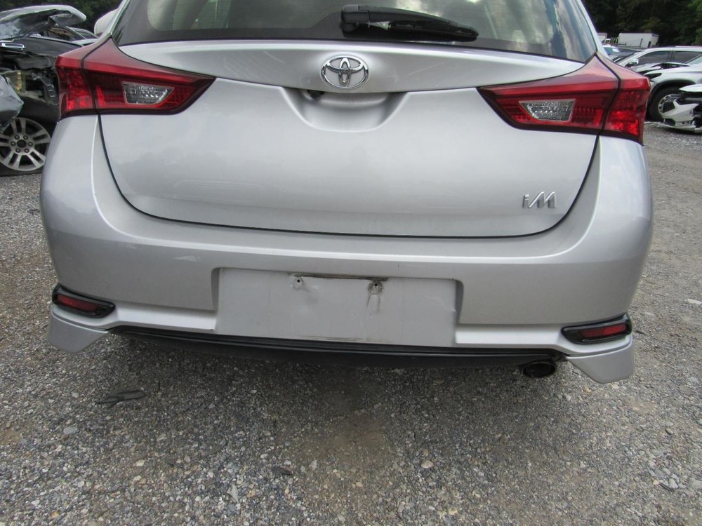 IM 2018 Glove Box 1065967