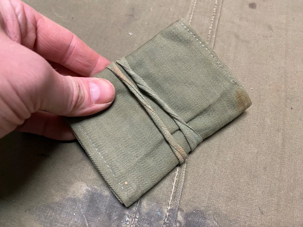 ORIGINAL WWII US ARMY INFANTRY RED CROSS SEWING KIIT W/ CONTENTS