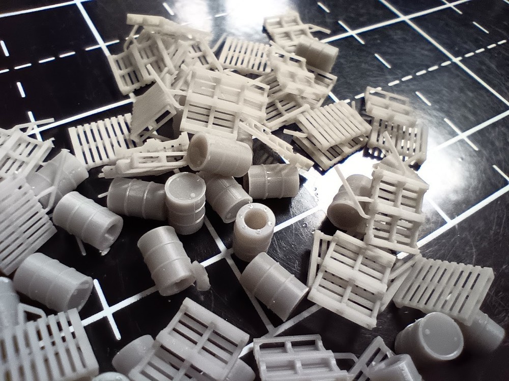 N Scale Pallets (35pcs) and 55 Gallon Drums (30pcs)