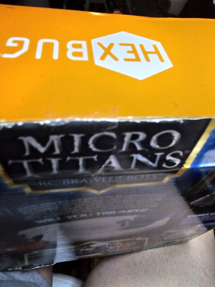 New In Box Hex Bug Titans Fighting Robots