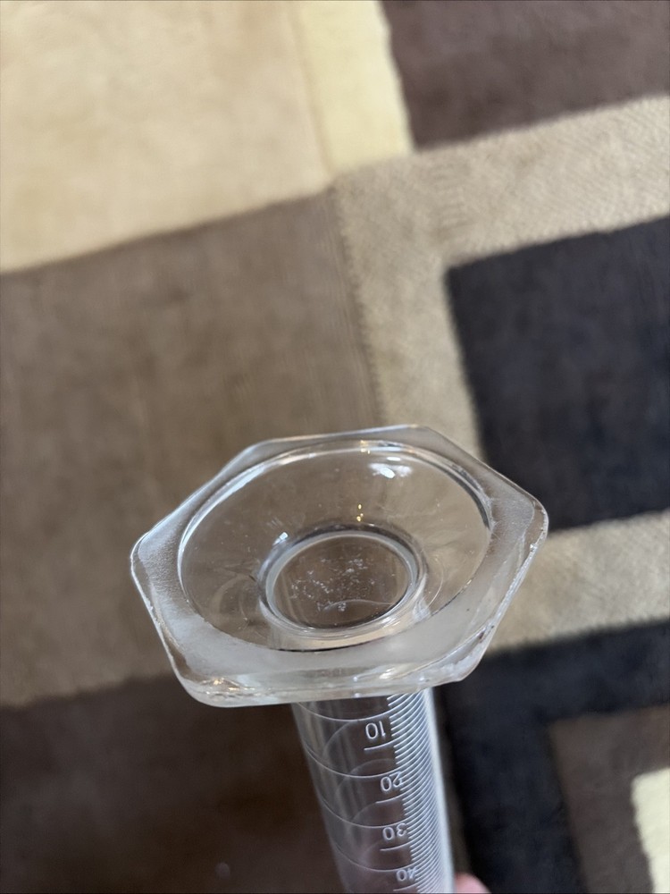 100 ml graduated cylinder