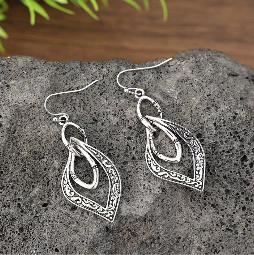 BRIGHTON BEACH Silvery Carved Pattern Earrings