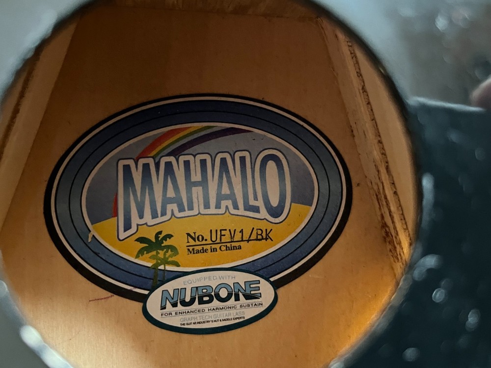 MAHALO UKULELE FLYING V BLACK