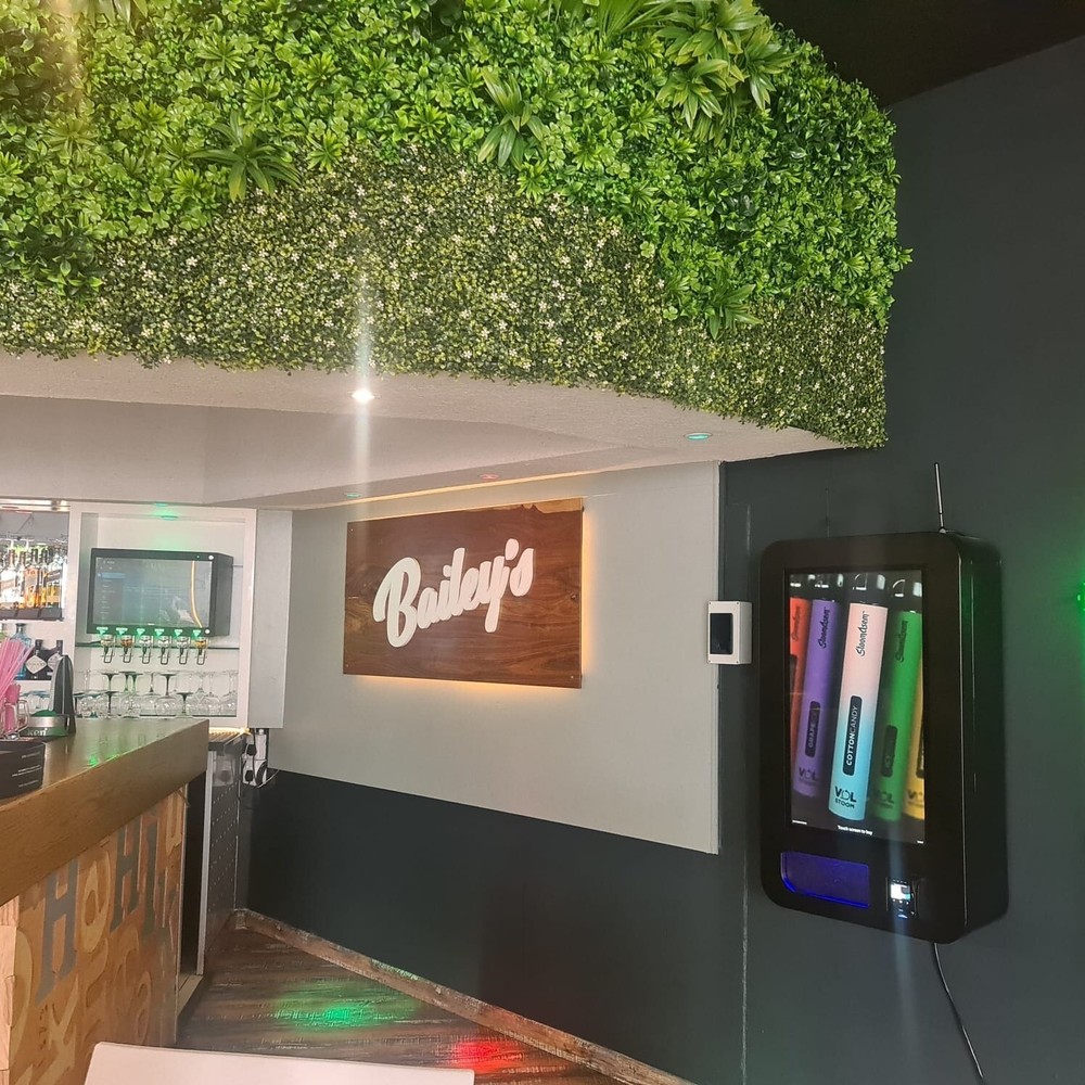 Vape Vending Machines - 32" Touchscreen Smart Vending Machine