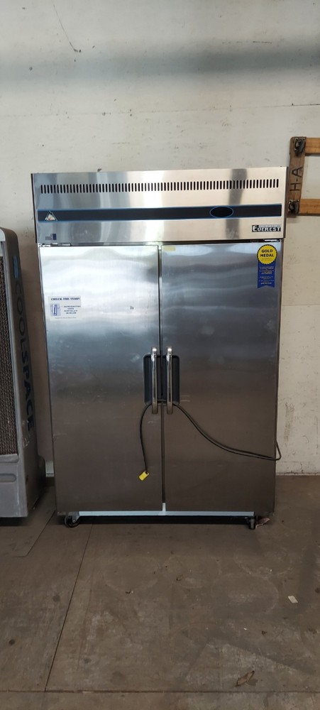 Everest Model ESRF2  Freezer/Refrigerator