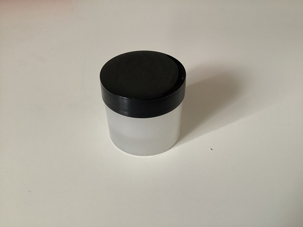 100  1 oz plastic jars with lids thick walls