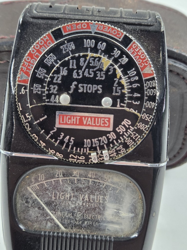 GENERAL ELECTRIC MODEL 8DW58Y4 EXPOSURE/LIGHT METER. (A)
