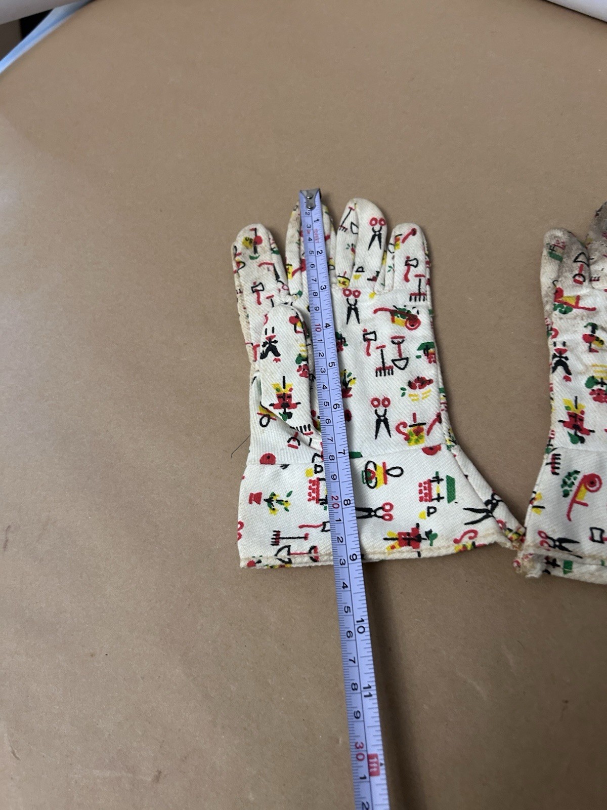 VTG small gardening gloves with design