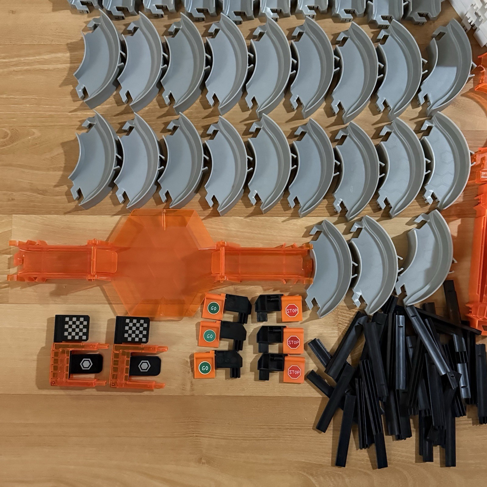 Hexbug Nano Bridge Battle Habitat Set & 9 Vibrating Micro Robotic Creatures Lot