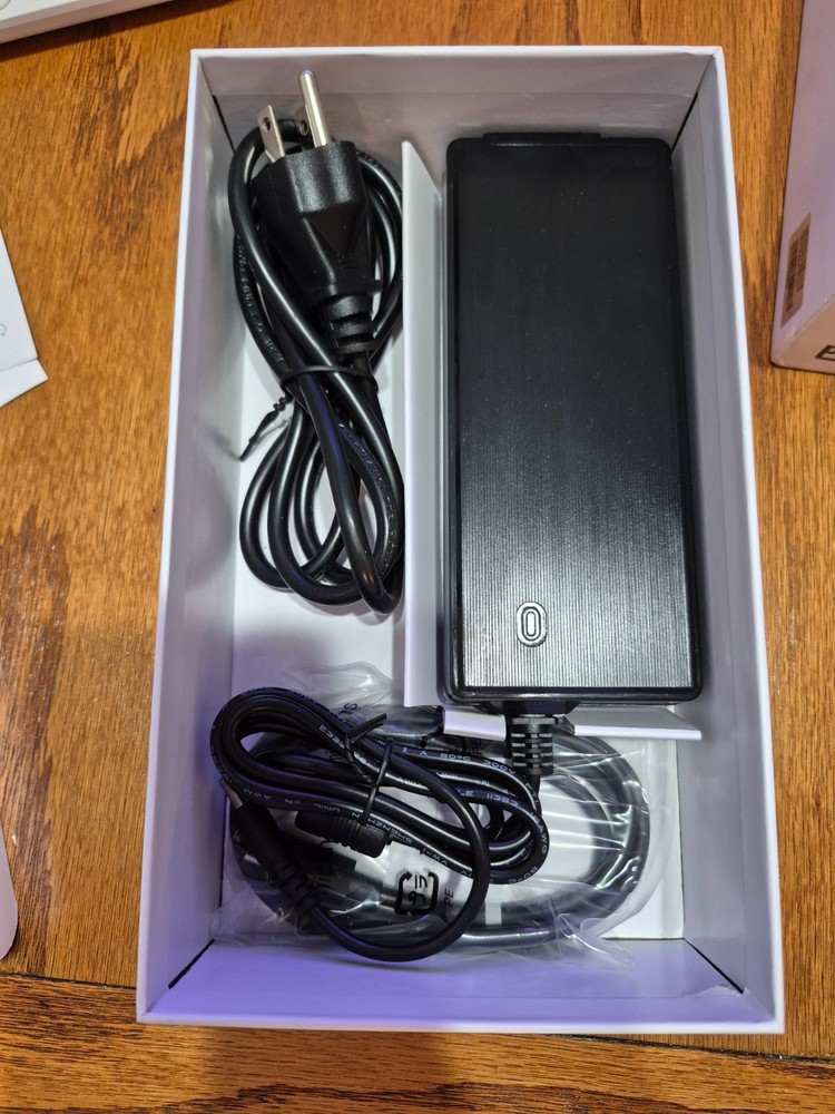 Plugable Technologies TBT4-UD5 Plugable Thunderbolt 4 Dock