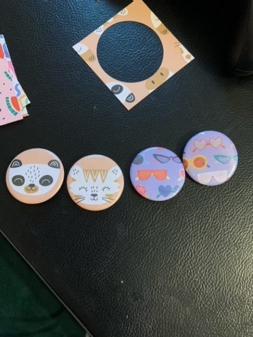 Personalized Button Press Kit: Create Pins, Badges, and Keychains Effortlessly!