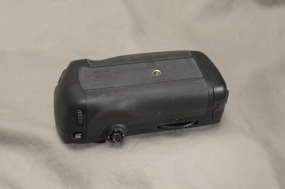 Nikon MB-D14