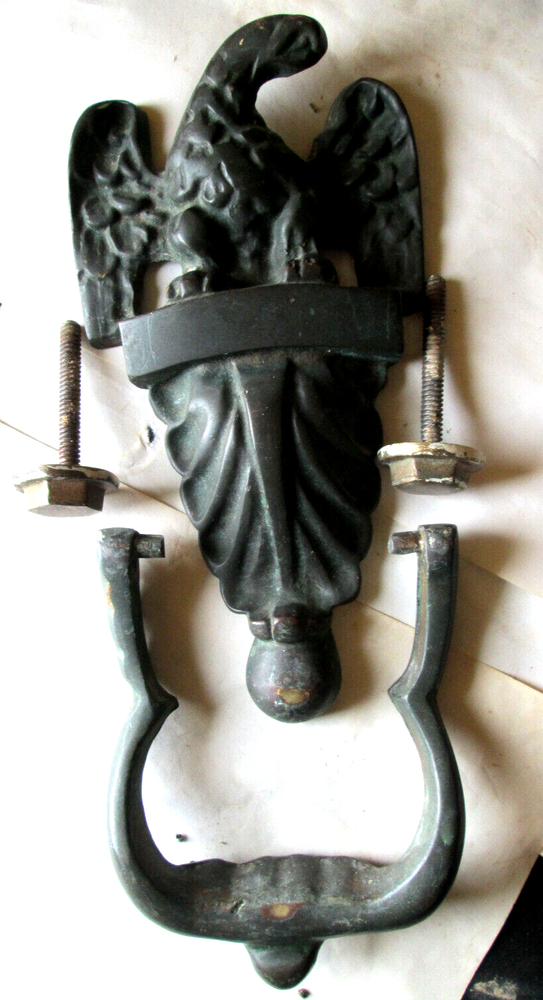 VINTAGE EAGLE FACING RIGHT SOLID BRASS DOOR KNOCKER, ORIGINAL MOUNTS, USED