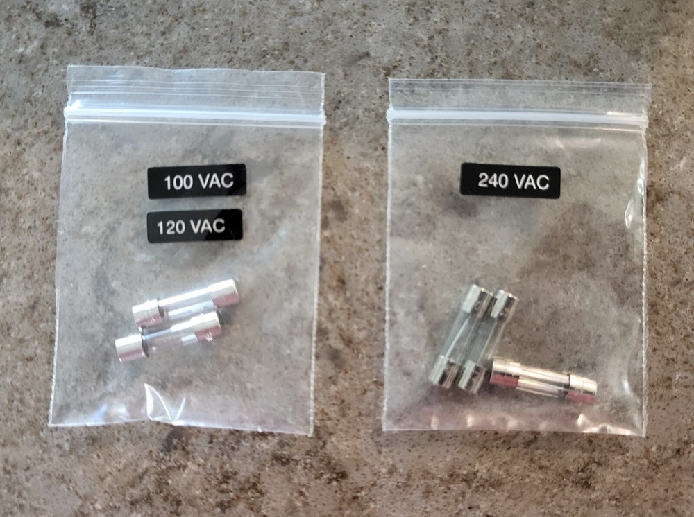 Pelco WCS1-4 Camera Power Supply