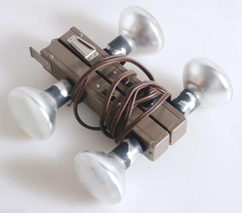 LIGHT BAR CINEMA LIGHTS WITH 3 WORKING BULBS