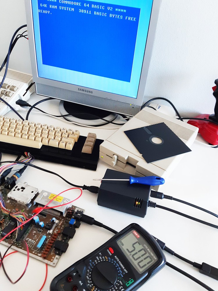 C128 PSU PRO 2-in-1: adjustable 5VDC output, FDD support.LED & SWITCH (US plug)