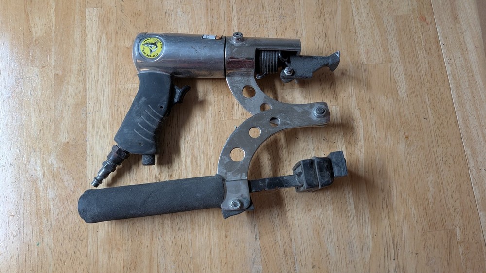 KILLER TOOLS DOOR SKIN TOOL -No Model # Visible