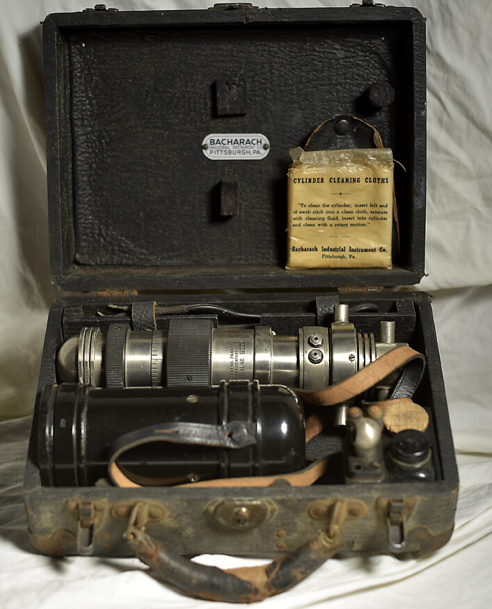 Vintage Bacharach Premax Pressure Indicator/Original Case