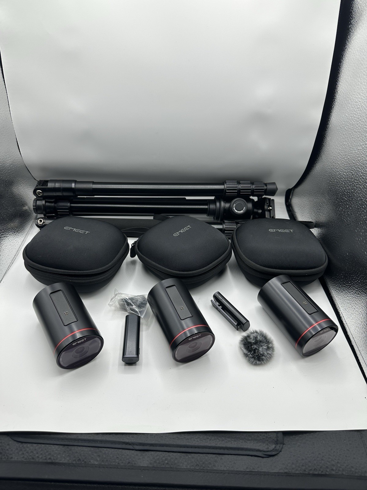 Emeet Streamcam One Set Three Cameras Mics SD Cards Tripod Cases