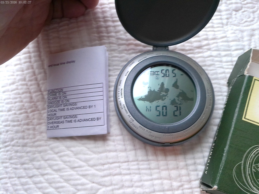 EDDIE BAUER REAL GEAR ROUND WORLD TIME CLOCK COMPACT MAP ALARM TIME ZONE DISPLAY