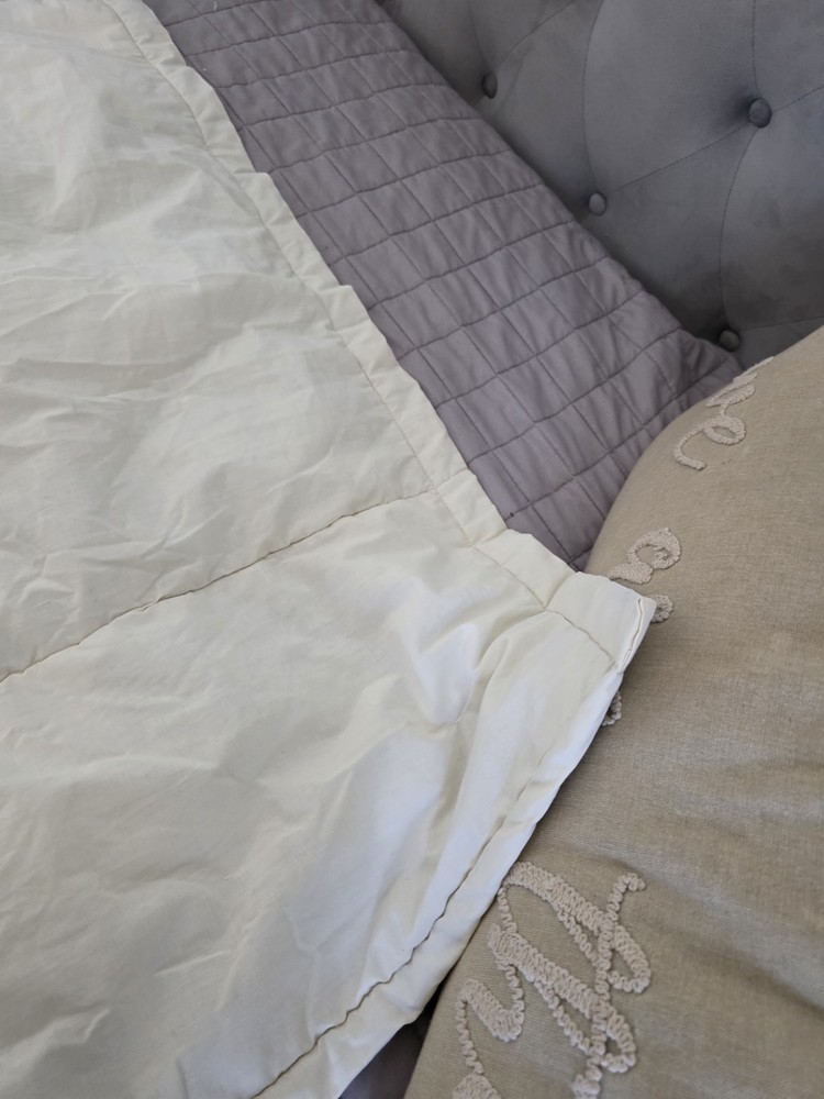 Vintage Handmade Quilt 70"×82"