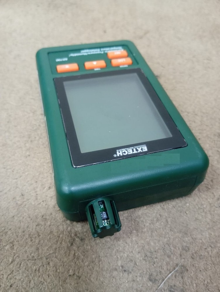 Extech / Barometric Pressure/Humidity/Temperature Datalogger / SD700
