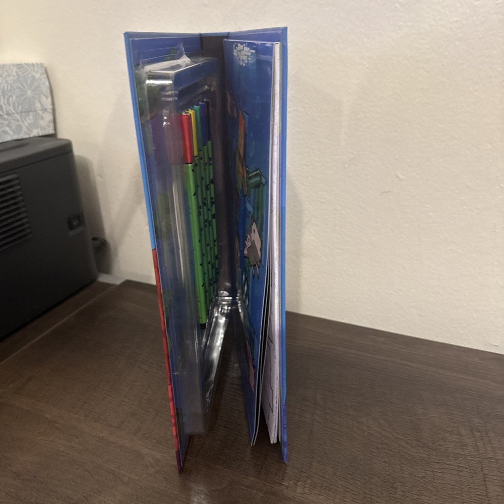 MINECRAFT COLORING SET. NEW